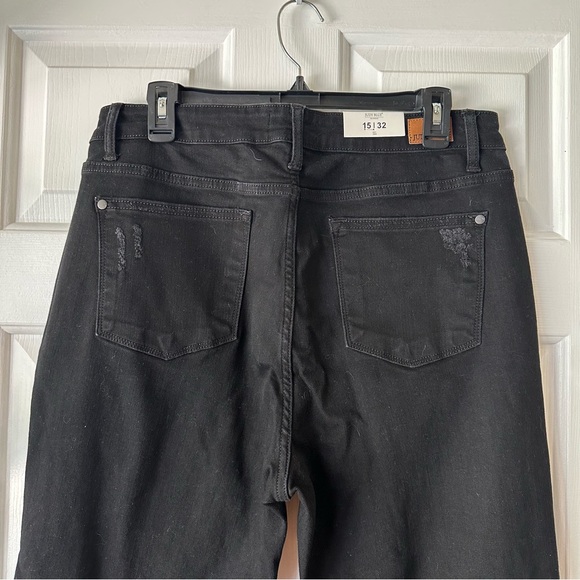 NWT Judy Blue Ezra Jean Distressed Boyfriend Fit 15/32 - Picture 9 of 11
